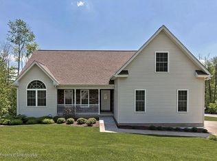 417 Roanoke Ln, Scranton, PA 18504