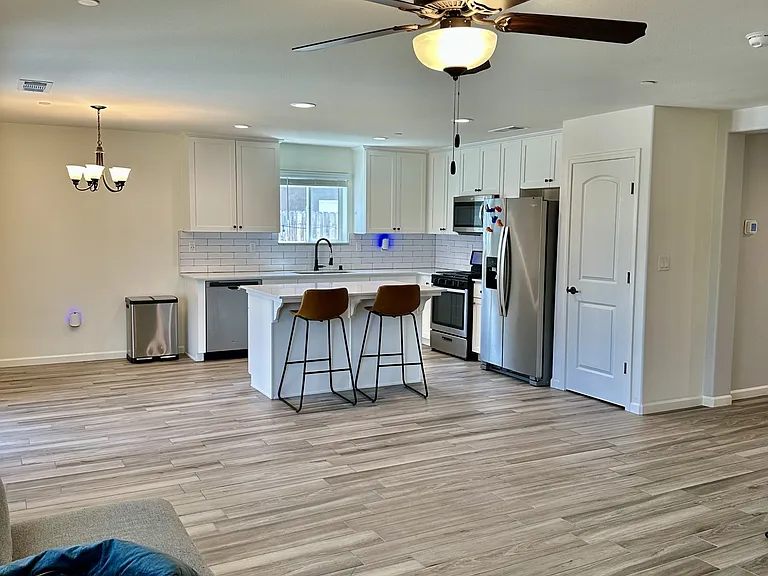 677 Country Pl — Photo 13