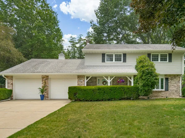 1588 Oak Ter, Saint Joseph, MI 49085