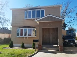 200 Nassau Ln, Island Park, NY 11558