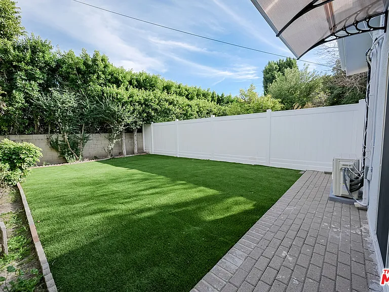 4424 Noble Ave — Photo 5
