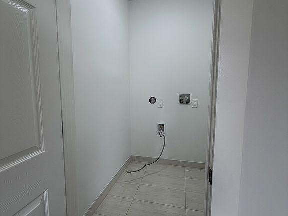4th image of 454 Newfield Ave Floor 1