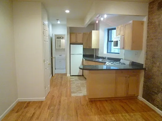 Rented by Chartwell Manhattan Realty | media 7