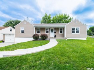1000 Oxford Ave, Pekin, IL 61554