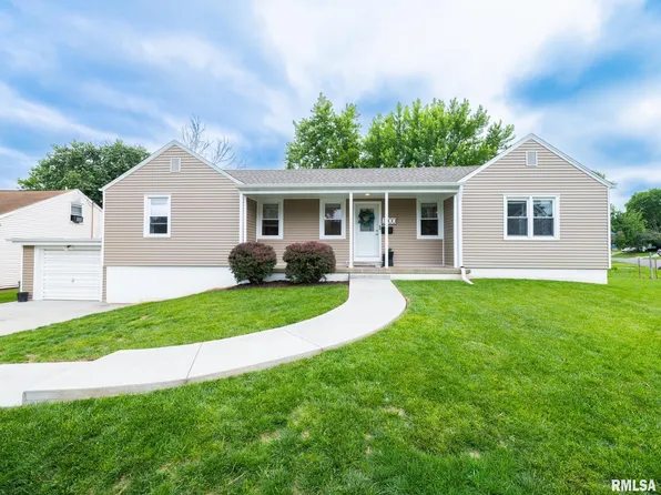 1000 Oxford Ave, Pekin, IL 61554