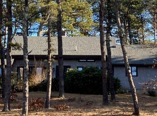 11 Sengekontacket Rd, Oak Bluffs, MA 02557