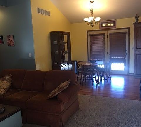 2nd image of 902 E Sandalwood Cir
