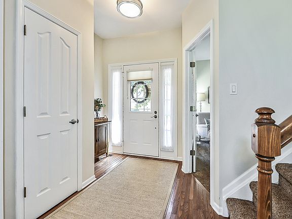 3rd image of 39668 Southwind Ln