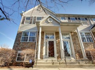 870 S Insignia Ct, Palatine, IL 60067
