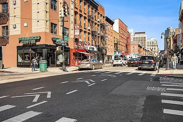 Rented by Ameralis Group Real Estate Inc | media 17