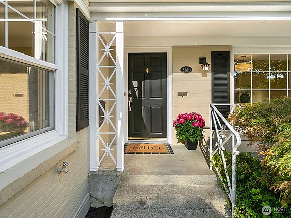 4th image of 3610 W Viewmont Way W