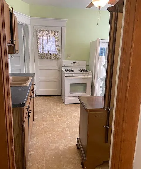 2926 N Frederick Ave #LOWER — Photo 10