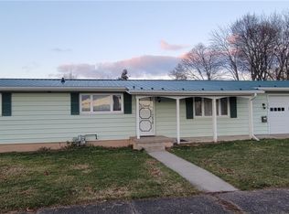 350 W Oak Orchard St, Medina, NY 14103