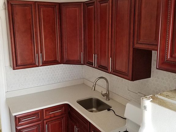 2nd image of 16922 Jamaica Ave #2