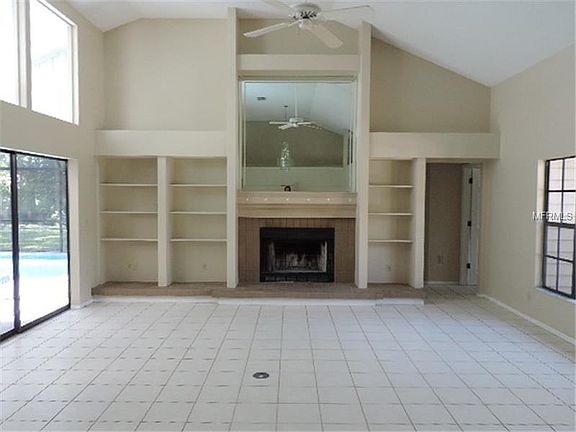 4th image of 1633 Oak Cir S