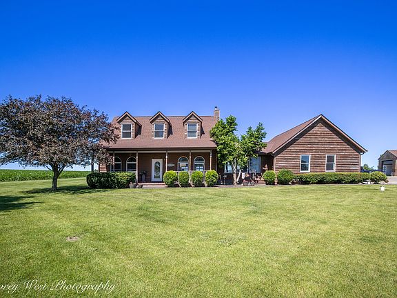 2nd image of 1869 Woodlawn Rd