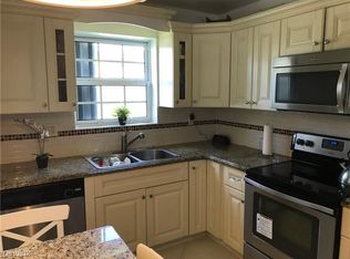 6961 SW 5th St, Hollywood, FL 33023