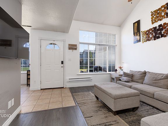 4th image of 239 S Majestic Meadows Dr