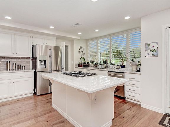 2nd image of 21 Manorwood
