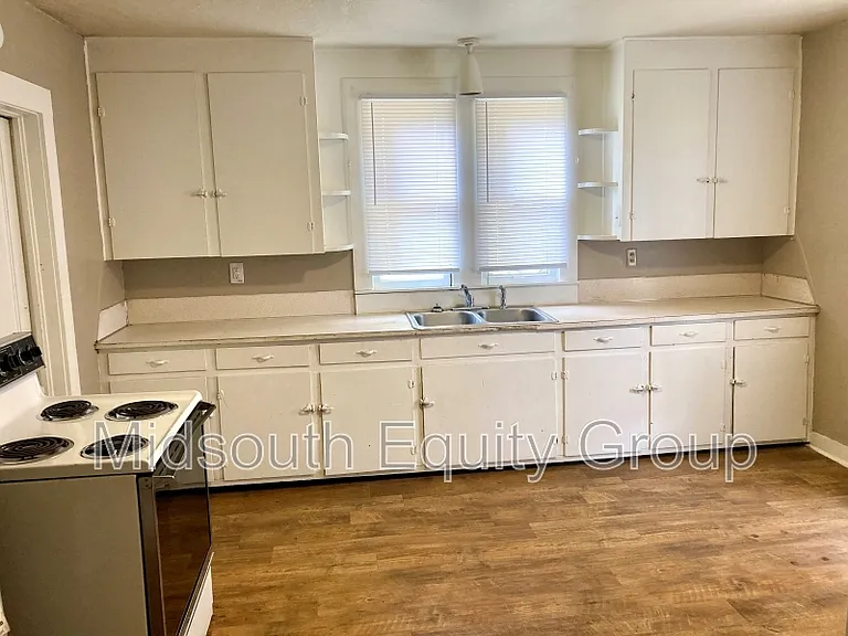 214 W South St — Photo 9