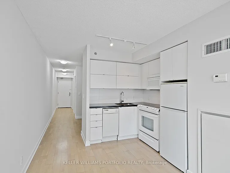 21 Nelson St #605 — Photo 16