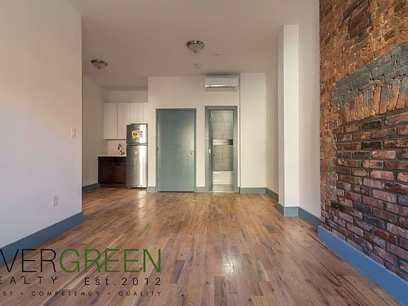 2nd image of 476 Gates Ave #2R