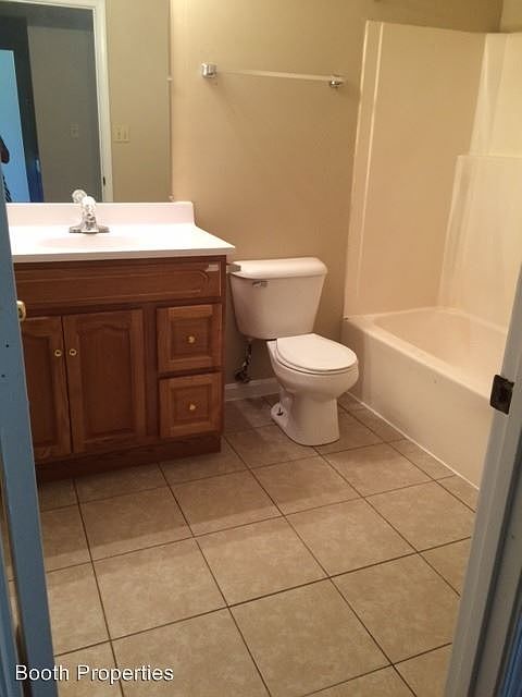 2nd image of 874 Lynnwood Way #A