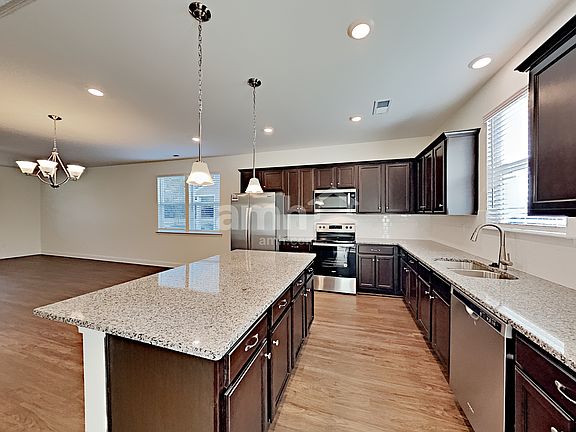 4th image of 201 Stowe Rd