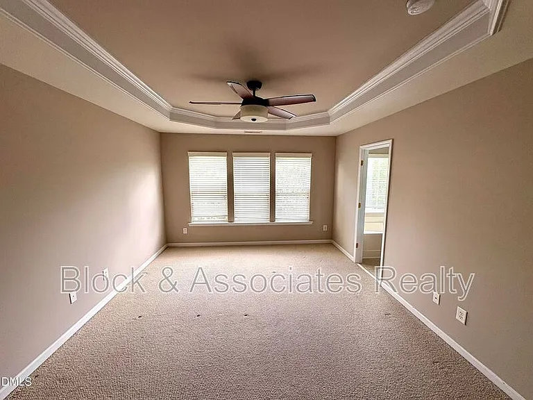 2705 Laurelcherry St — Photo 9