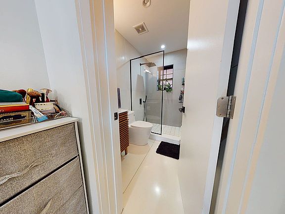 5th image of 172 Elizabeth St #1