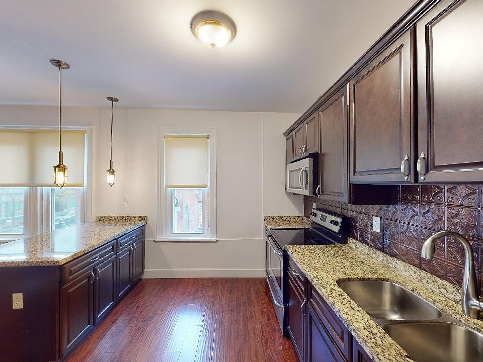 1st image of 945 W Ferry St #21fc7e1b9