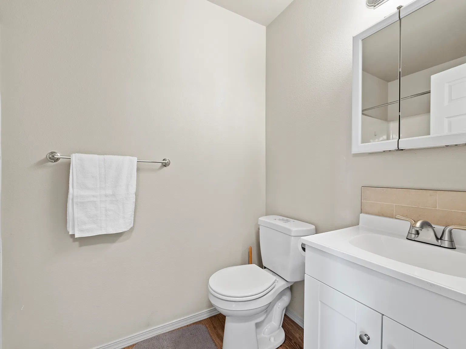 3 bed, 1200 sqft, $3,200 — Photo 2