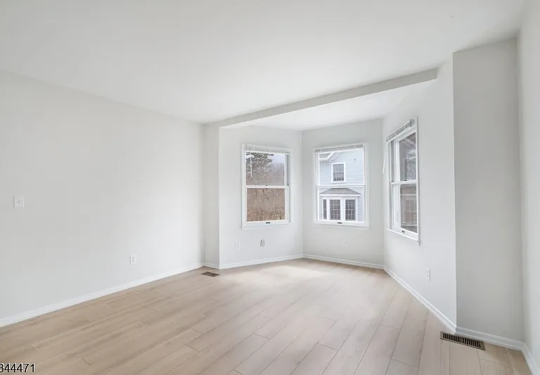15 Madison Ave — Photo 17
