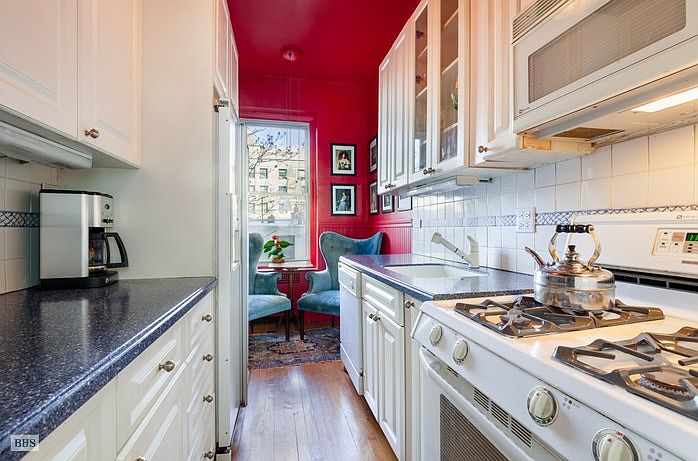 2nd image of 35 W 81st St #3F