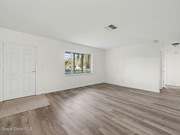 3rd image of 500 Wisteria Dr
