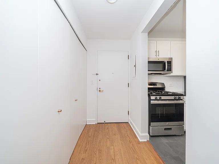 140 Riverside Blvd #721 — Photo 8