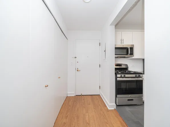 140 Riverside Boulevard image 6 of 22