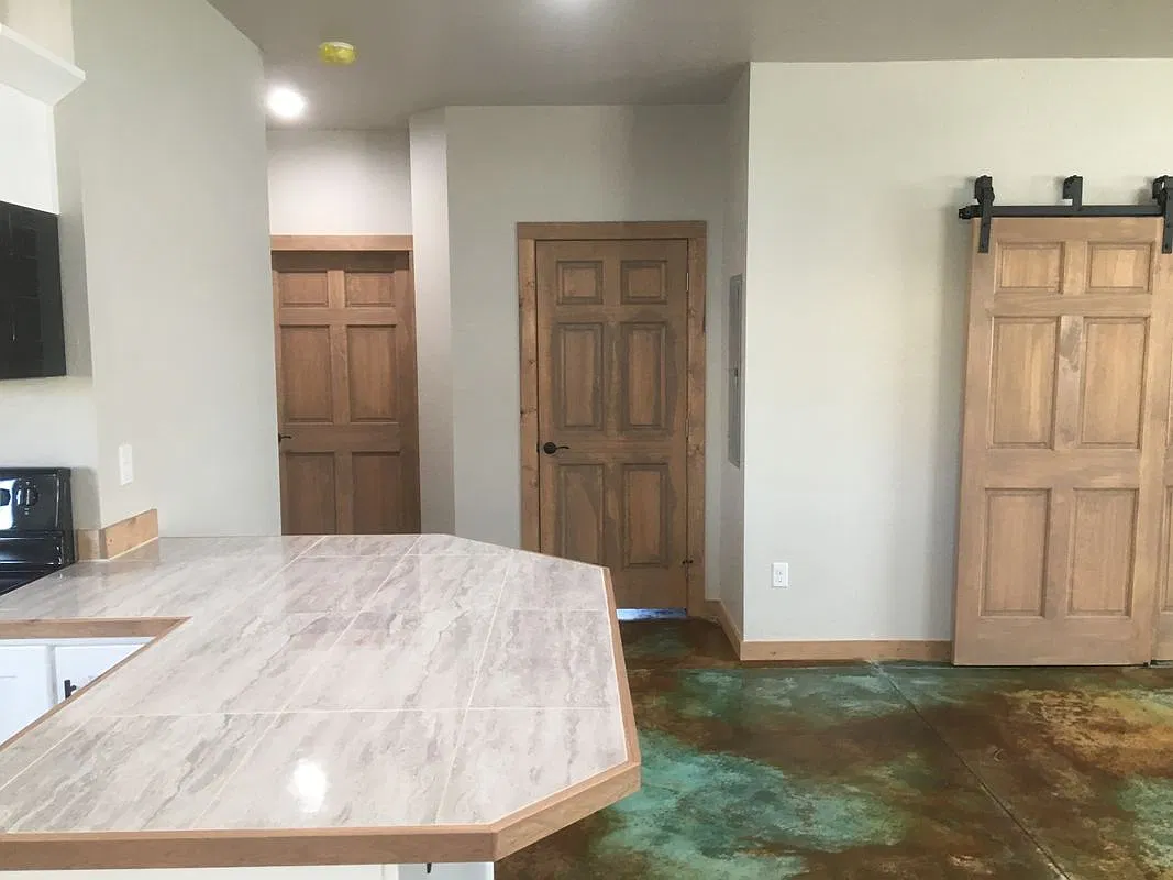 3 bed, 2.0 bath, 1408 sqft, $2,100 — Photo 3