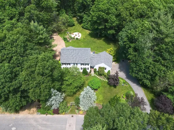 50 King Philip Dr, Rehoboth, MA 02769