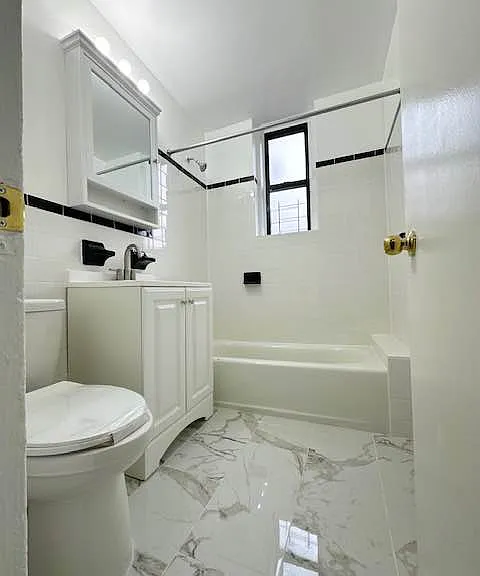 111 E 21st St #2 — Photo 4