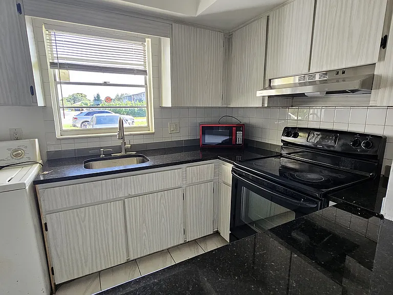 417 NE 17th Ave #103 — Photo 9