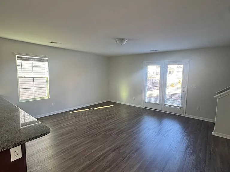 434 Keeble Dr — Photo 1