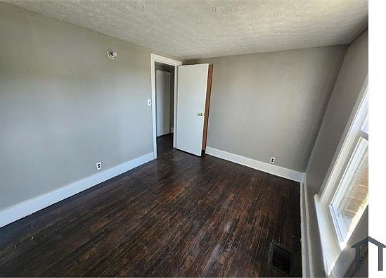 1st image of 1063 W 21st St #Up