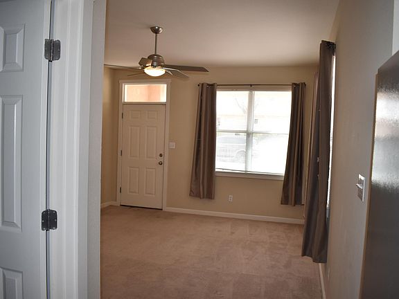 2nd image of 943 Wellesley Dr SE