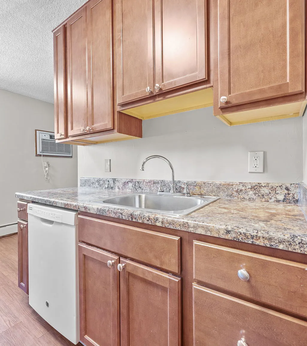 Lyndale West Apartments — Photo 4