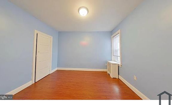 5th image of 4832 N Hutchinson St