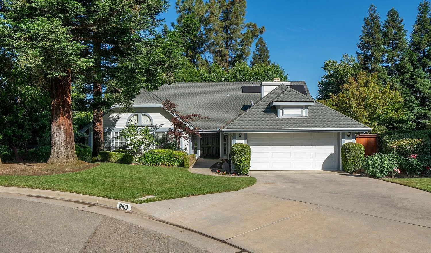 9109 N Chadwick Ln photo 1