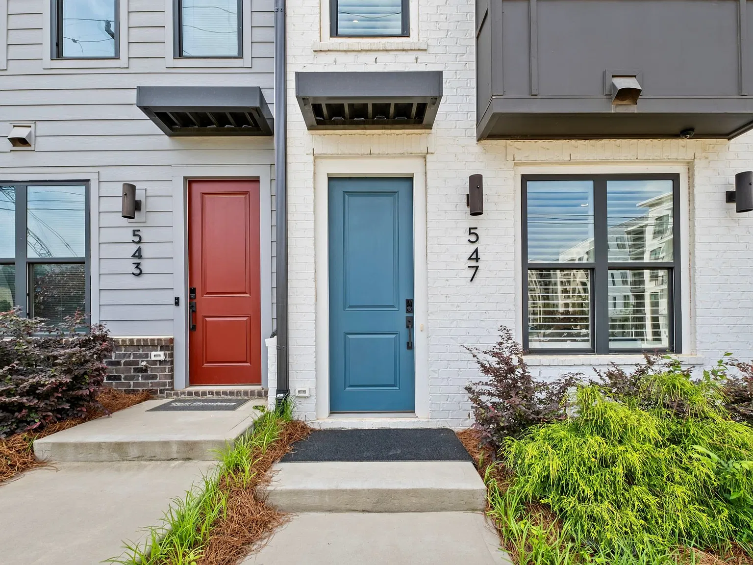 547 W Tremont Ave — Photo 3
