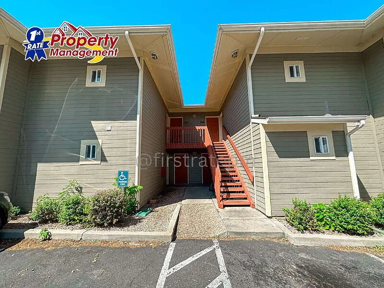870 W Belmont St #204 — Photo 5