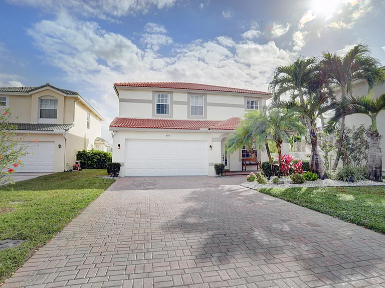 4018 Bluff Harbor Way — Photo 2